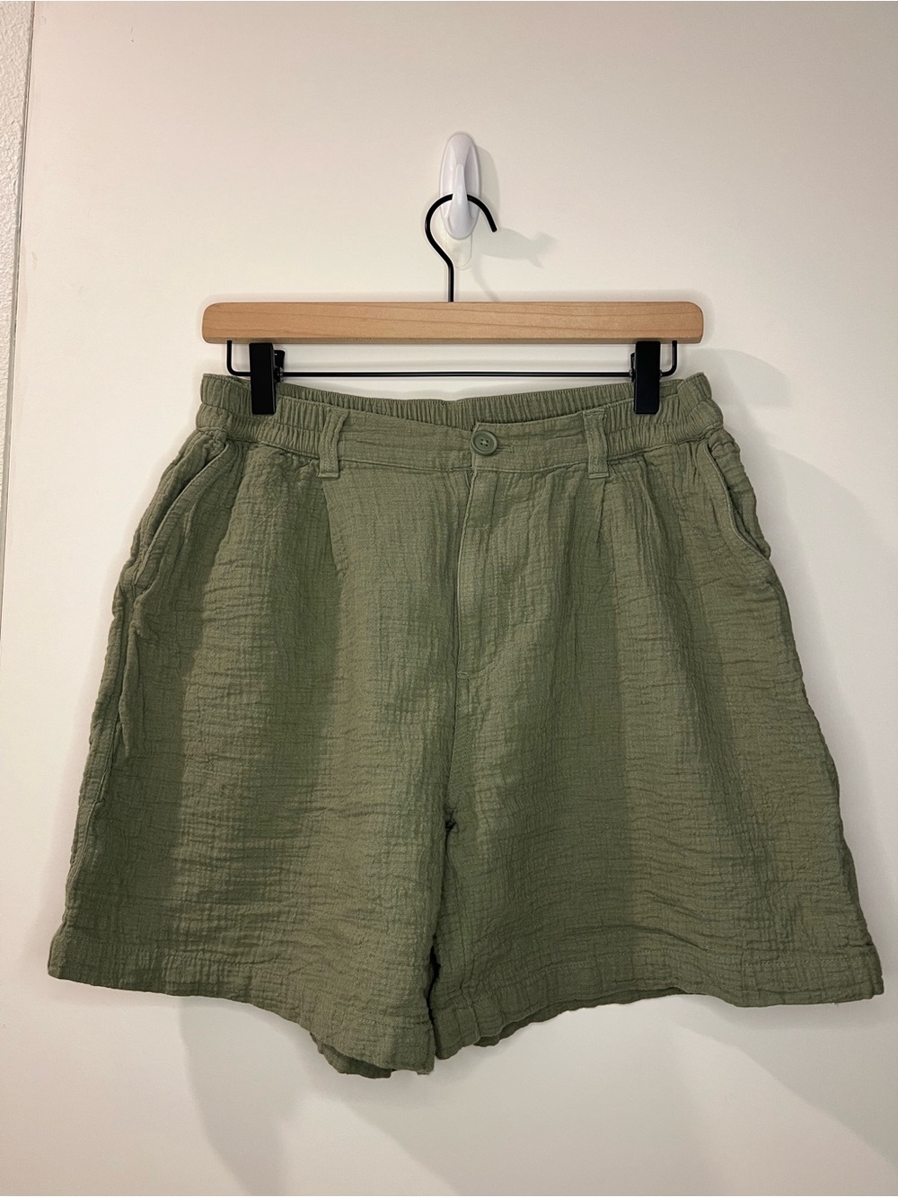 Aerie Daybreak Trouser Short | Medium | Olive | 100% Cotton Shorts